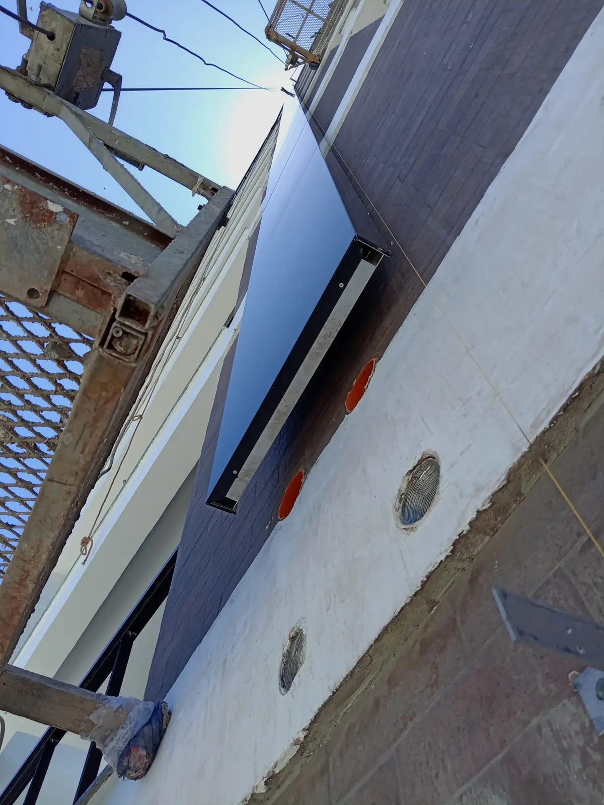 ACM panel and joint detail on a multi-story building